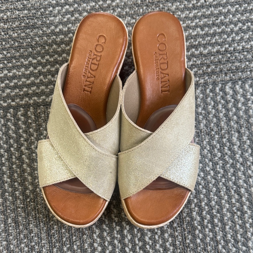 Cordani Bella Leather Wedge in Soft Gold, size 36 - Picture 3 of 9